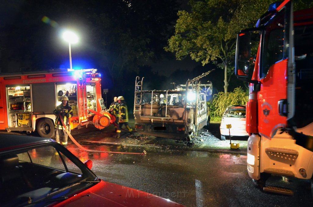 Auto 1 Wohnmobil ausgebrannt Koeln Gremberg Kannebaeckerstr P5404.JPG - Miklos Laubert